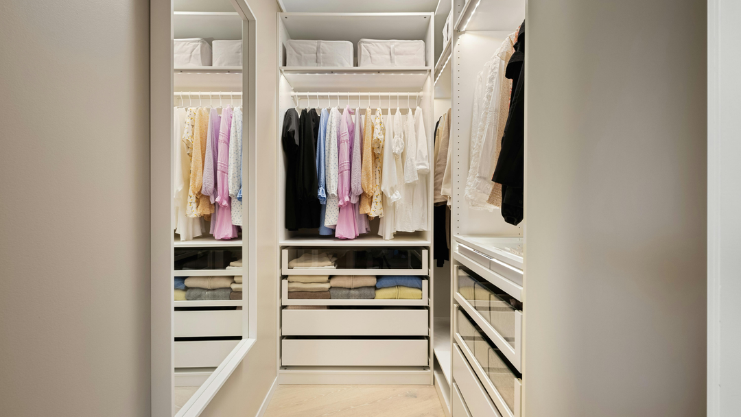Women's Consignment Clothing: How to Build a Rotating Wardrobe Without Spending a Fortune