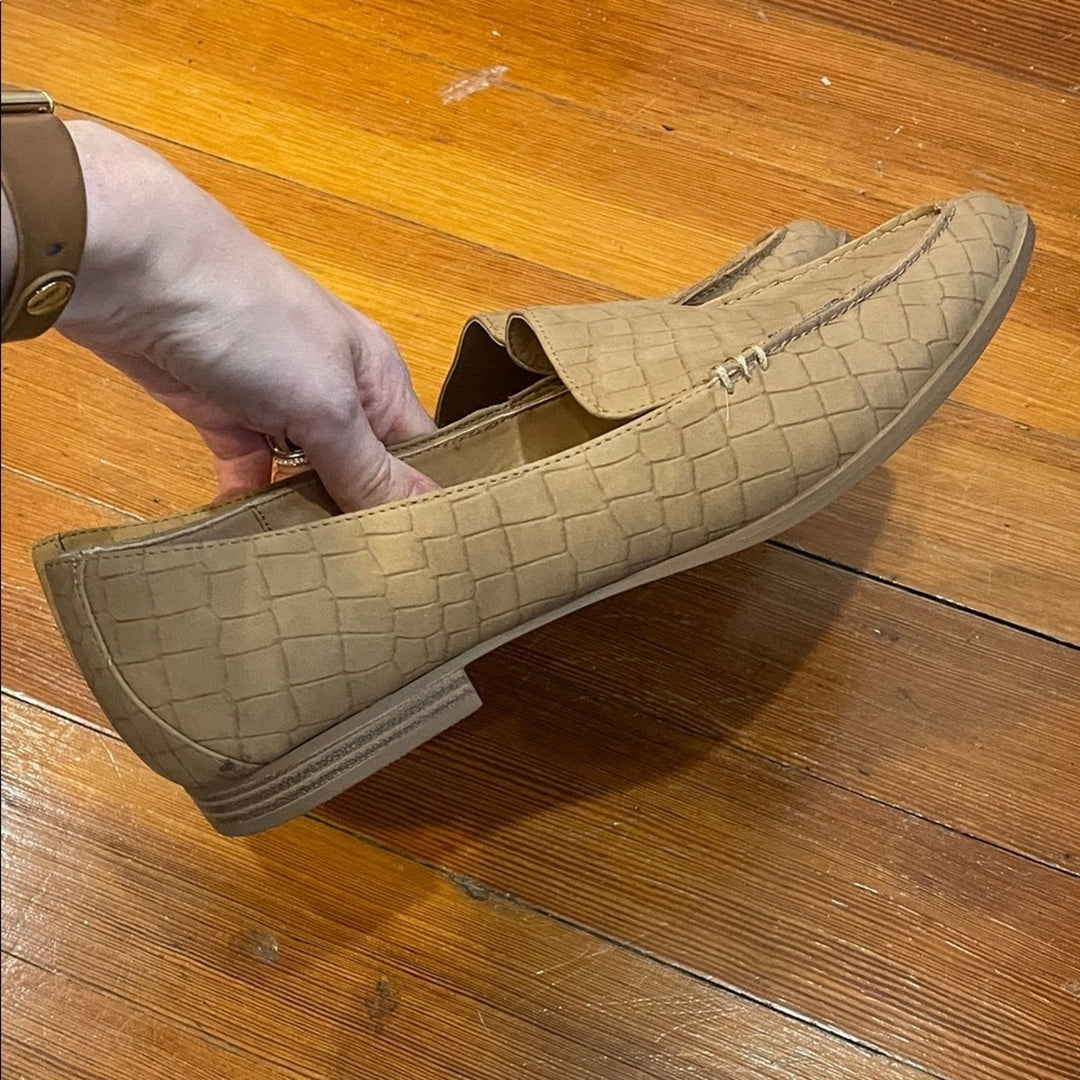 Dolce Vita Island Almond Toe Croc Embossed Loafers Minimalist Academia sz 11