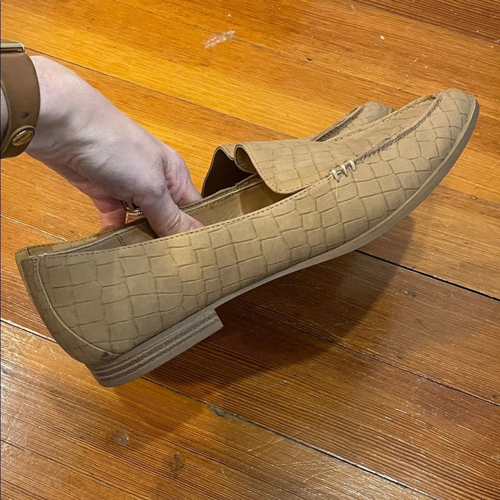 Dolce Vita Island Almond Toe Croc Embossed Loafers Minimalist Academia sz 11