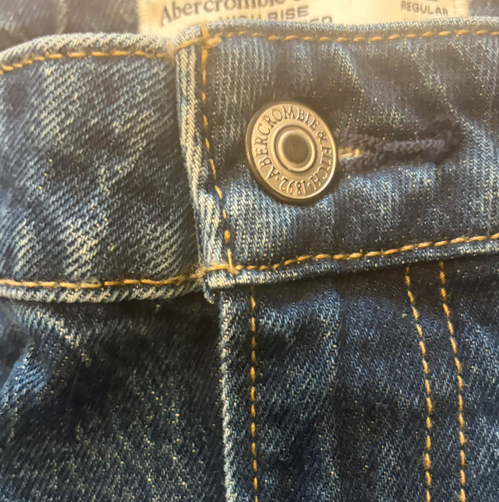 Abercrombie &amp; Fitch Curve Love 90s Relaxed Jeans Size 32 NWT High Rise Wide Leg