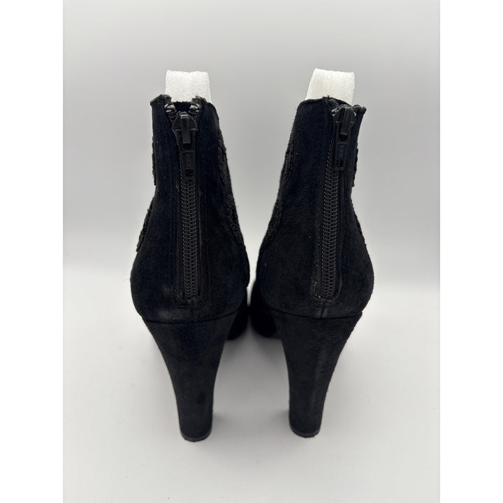Women’s Seychelles Size 9 Black Suede Heeled Ankle Boots w/ Embroidery.