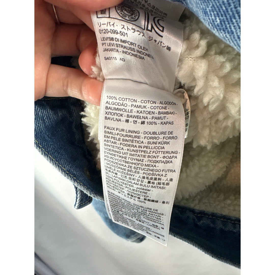 Women’s Levi’s Medium Light Washed Blue Jean Jacket