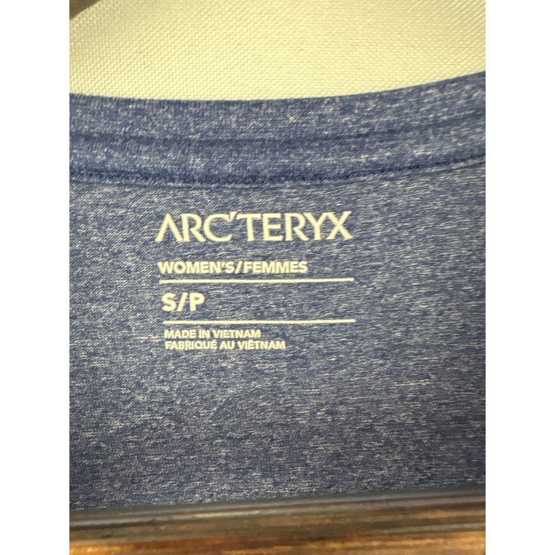 Women’s Arc’Teryx Small Grayish Blue Long Sleeve Sports Shirt