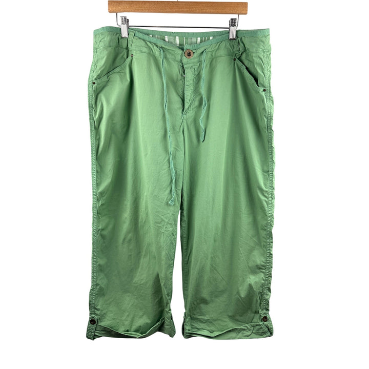 Women’s Fresh Produce XXL Leaf Green Cargo Capris