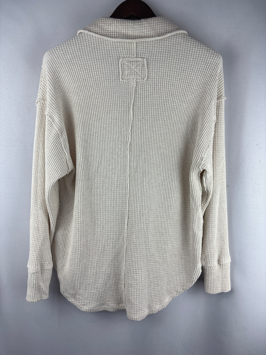 Women’s Aerie XS Cream Long Sleeve V-Neck Shirt