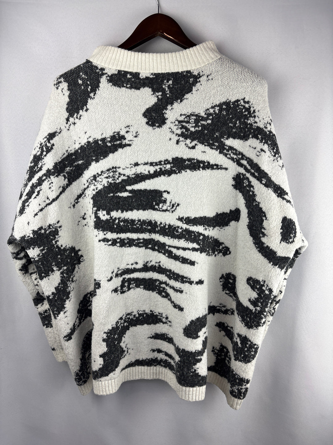 Women’s Ulla Popken Size 20/22 Black &amp; Cream Patterned Sweater