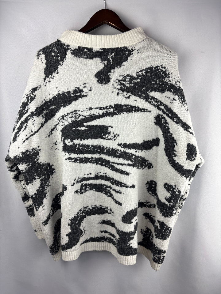 Women’s Ulla Popken Size 20/22 Black &amp; Cream Patterned Sweater