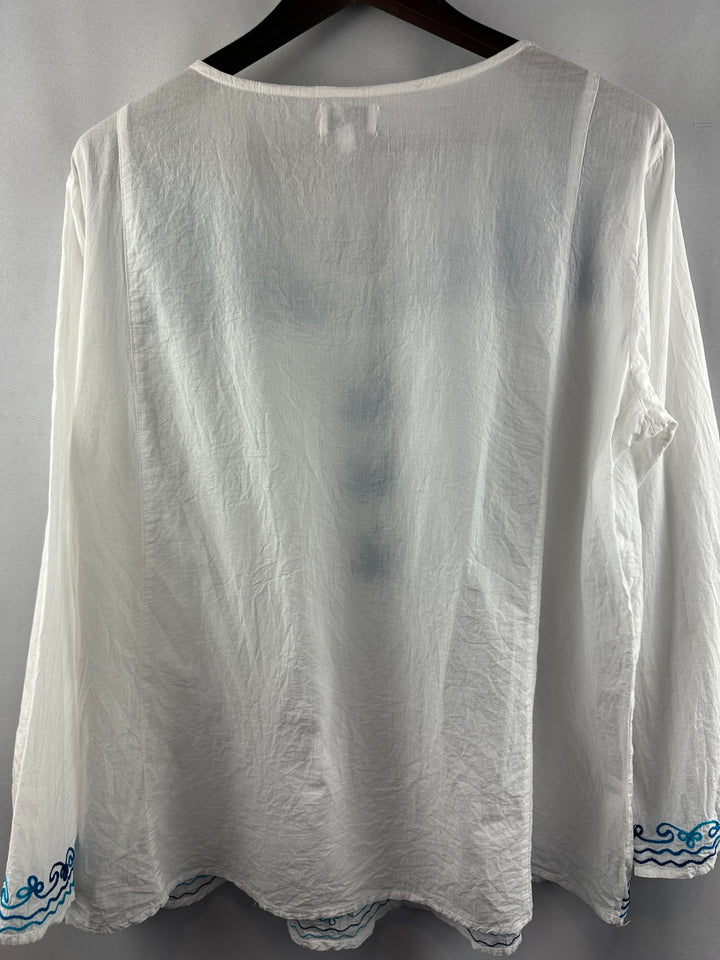 Women’s Chic Connection White and Blue Embroidered Blouse Size 2X