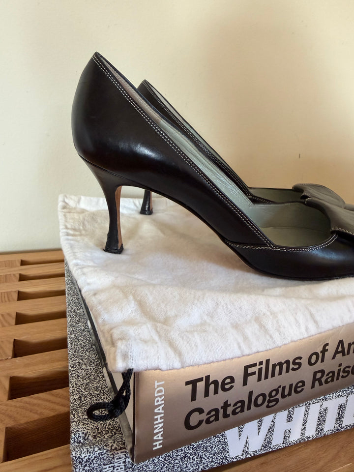 Manolo Blahnik Black Leather Pointed Toe Pumps 38.5