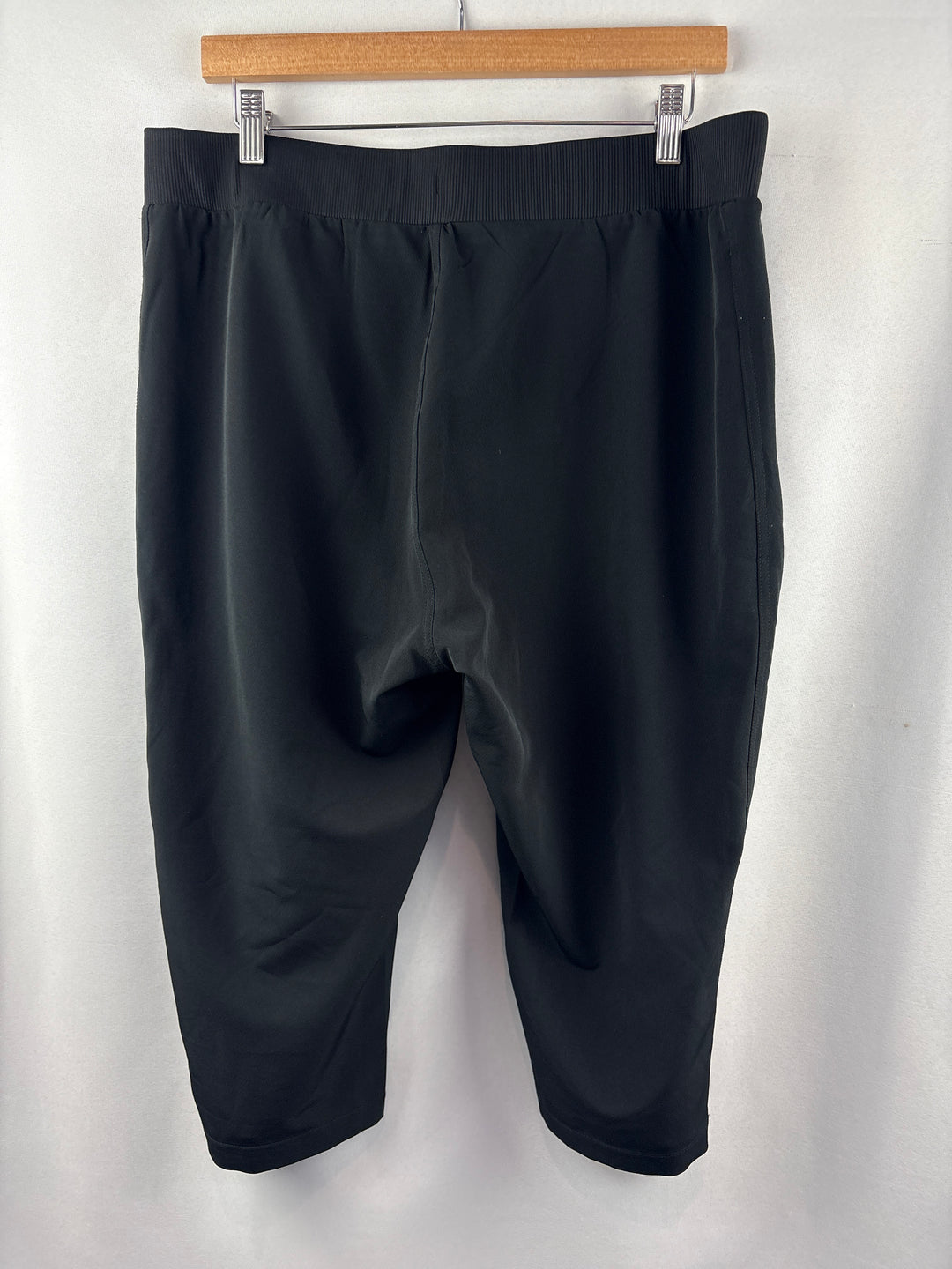 Women’s 32° Cool Large Black Athletic Capris