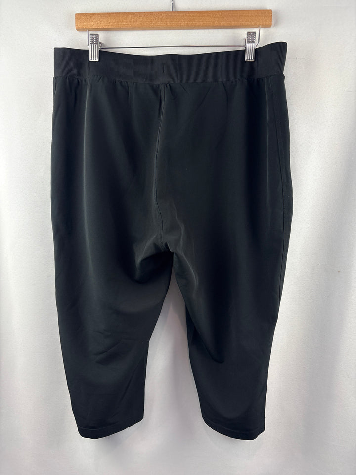 Women’s 32° Cool Large Black Athletic Capris