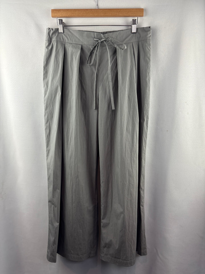Women’s Lafayette 148 Medium Light Gray Pleated Pants
