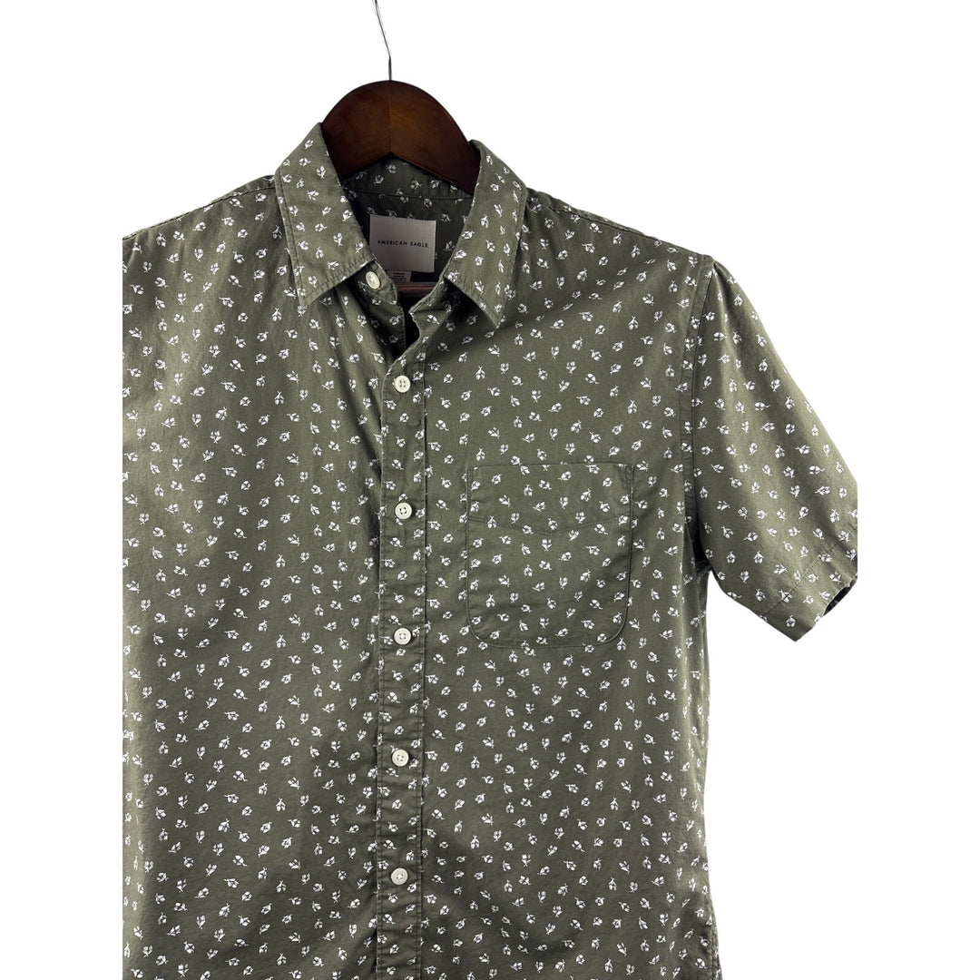 Women’s American Eagle Small Red Short Sleeve Button Up w/ White Diamond Pattern