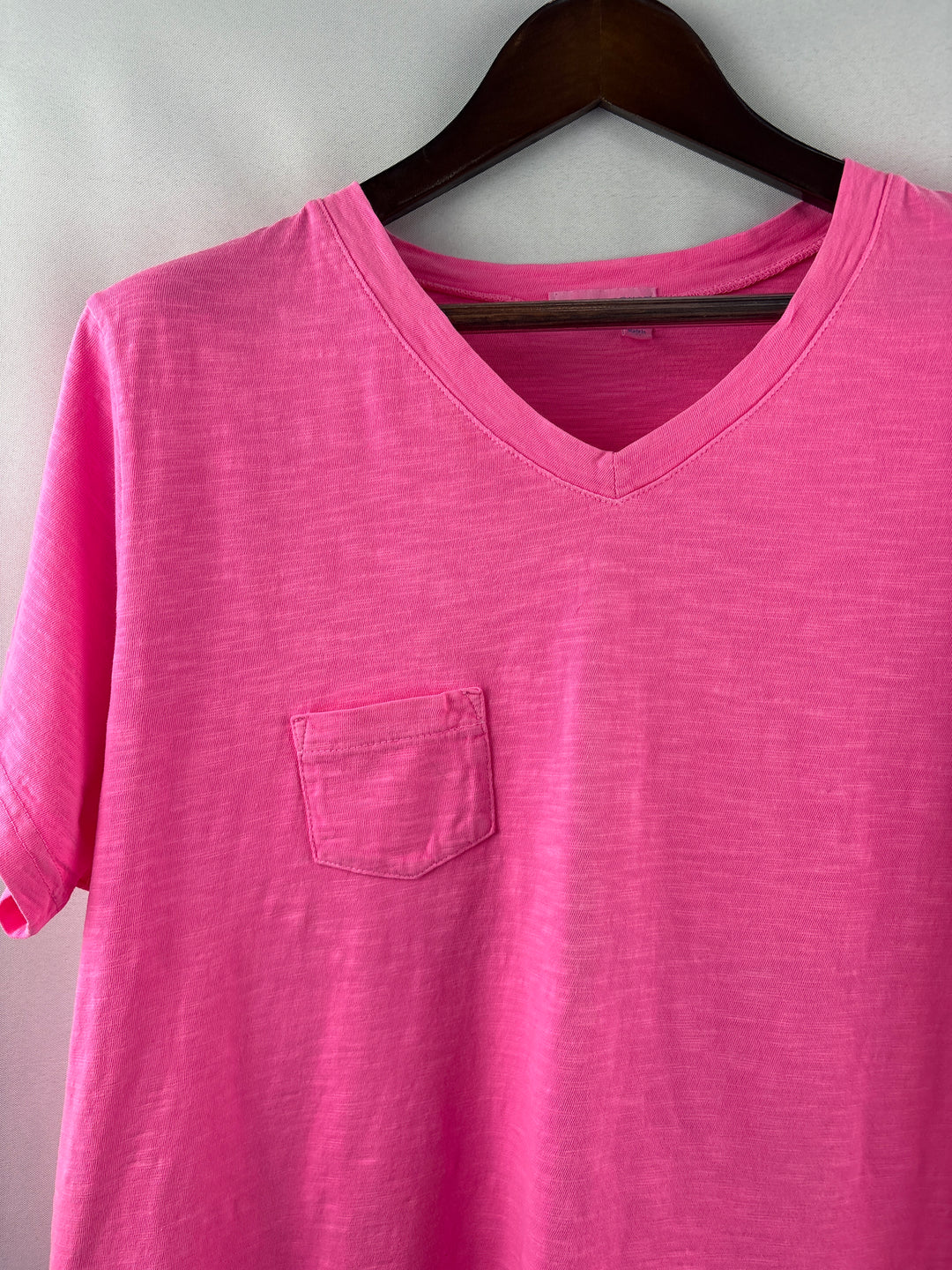 Women’s Fresh Produce Size 2X Highlighter Pink V-Neck Shirt