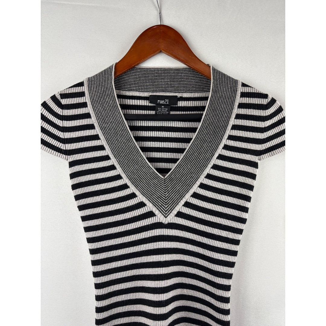Rue21 Womens Striped Ribbed V-Neck Top Size M