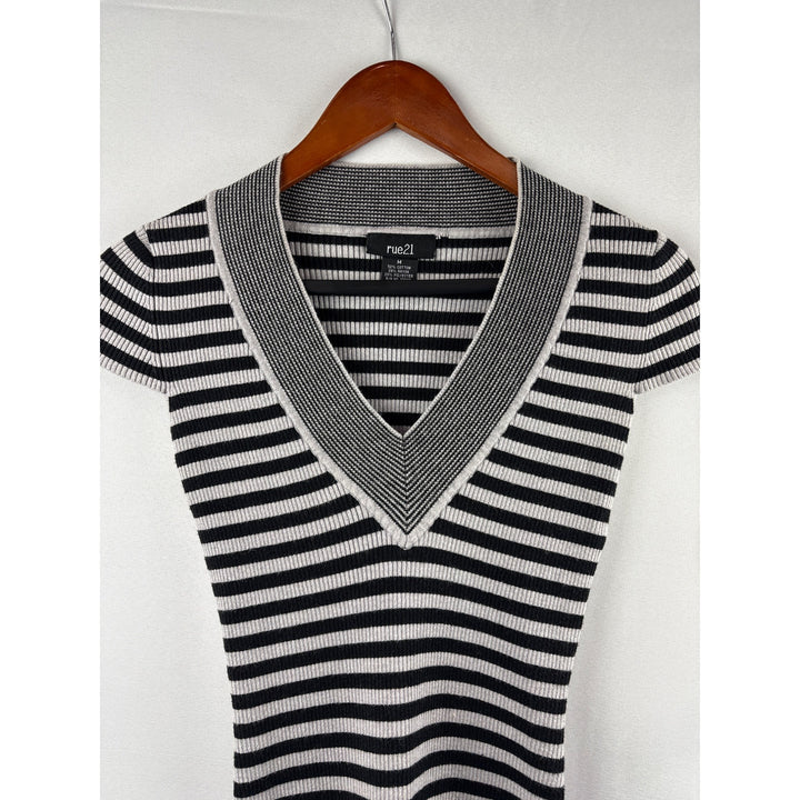 Rue21 Womens Striped Ribbed V-Neck Top Size M