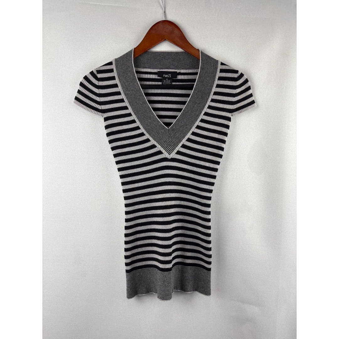 Rue21 Womens Striped Ribbed V-Neck Top Size M