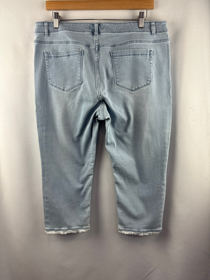 Women’s J.Jill Size 14 Light Washed Blue Denim Capris