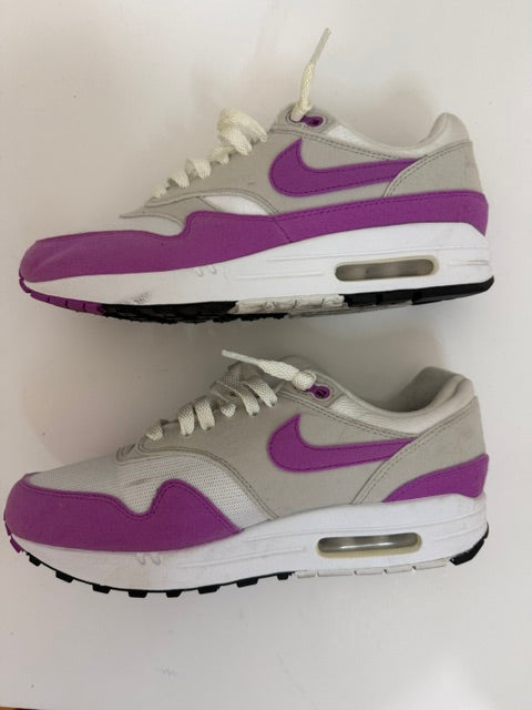 Nike Air Max 1 &