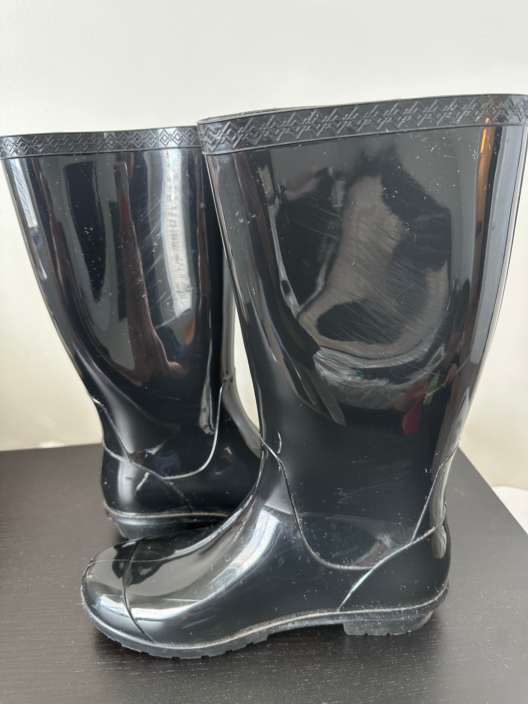 Women’s UGG Shaye Tall Glossy Black Waterproof Rain Boots Size 9