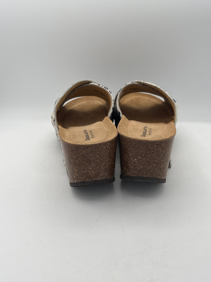 Women’s Chocolat Blu Size 10 Cow Print Wedge Sandals