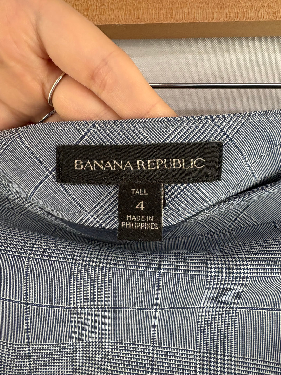 Women’s Banana Republic Size 4T Gray & Blue Plaid Pencil Skirt