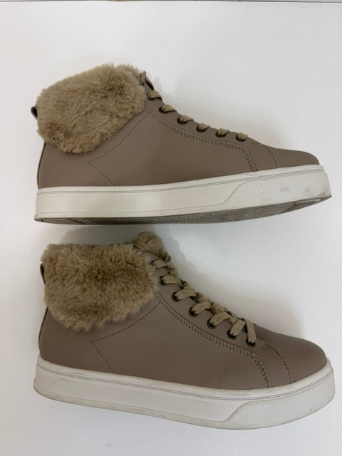 Koolaburra by UGG Sundell Fuzz Chukka Boots Dune Sz10