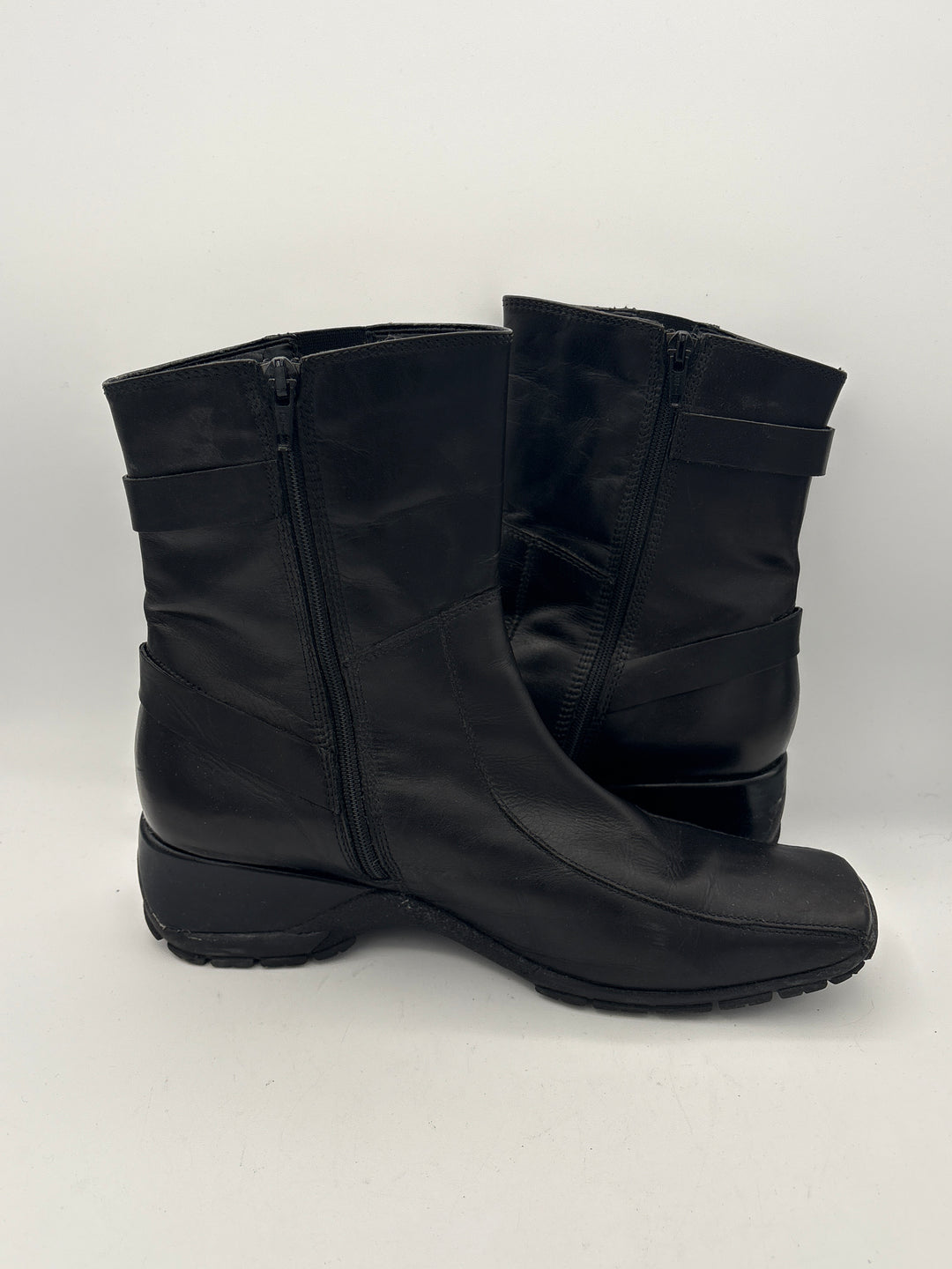 Women’s Clark’s Size 9.5 Black Leather Calf Flat Boots