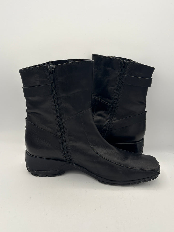 Women’s Clark’s Size 9.5 Black Leather Calf Flat Boots