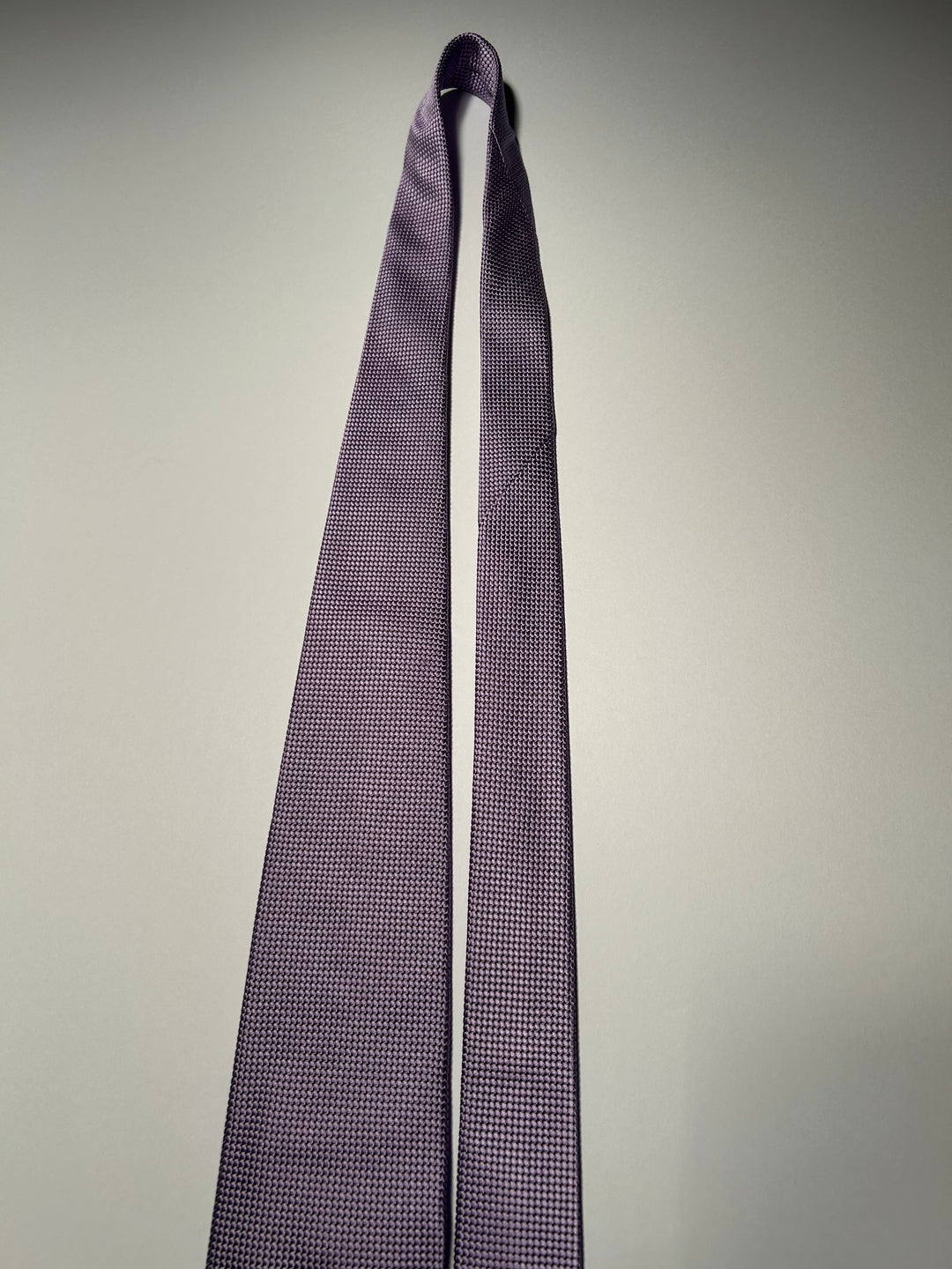 Giorgio Armani Men’s 100% Silk Tie Purple Lavender Textured Made in Italy 60” x 3.5”