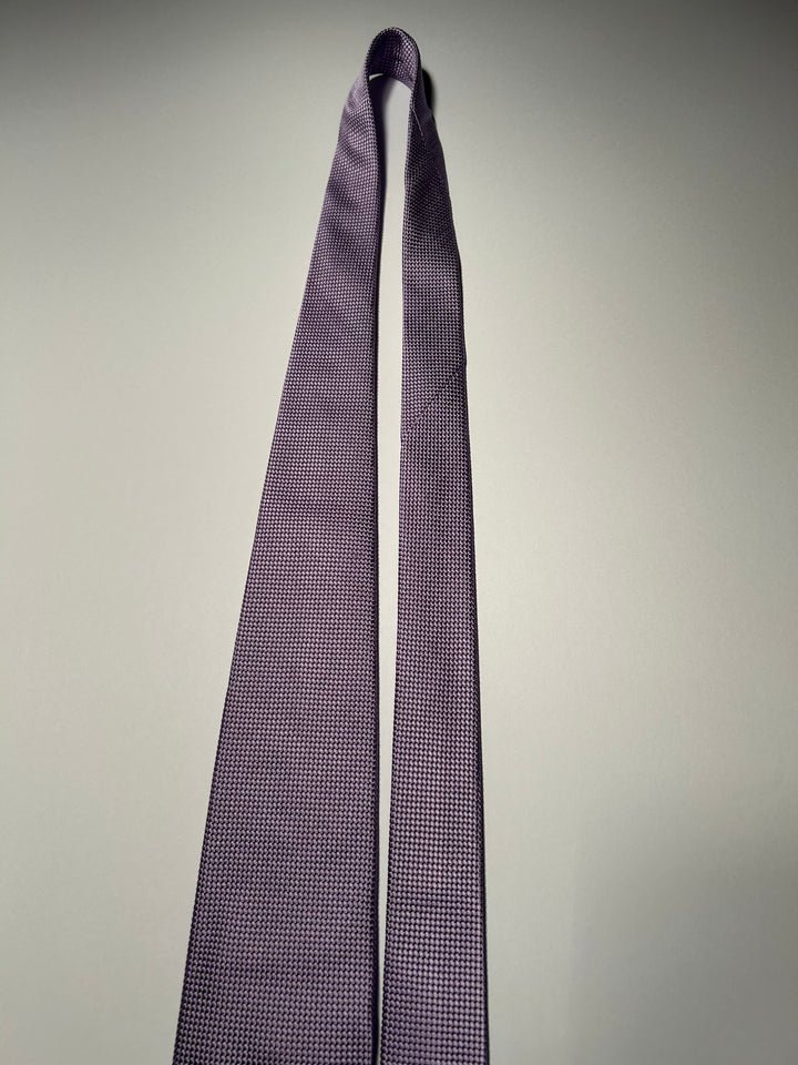 Giorgio Armani Men’s 100% Silk Tie Purple Lavender Textured Made in Italy 60” x 3.5”
