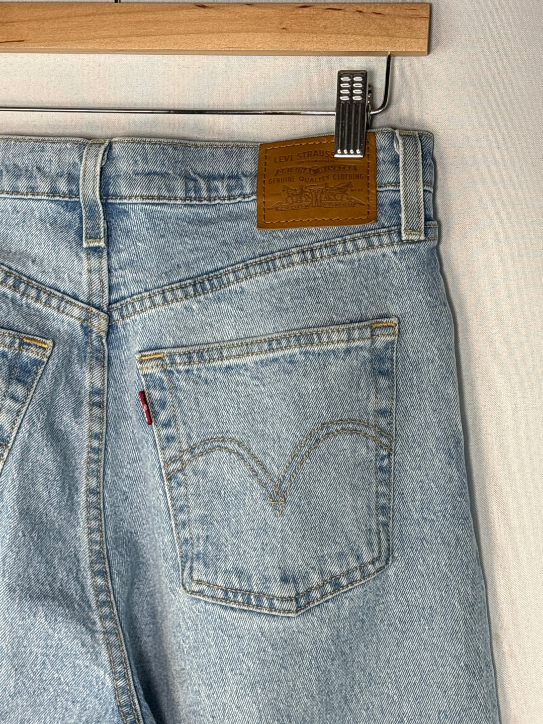 Women Levis Light Blue Straight Leg Jeans Cotton Blend Size 28