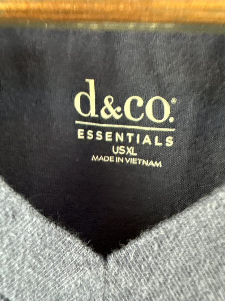 Women’s D&amp;Co XL Navy Blue V-Neck T-Shirt