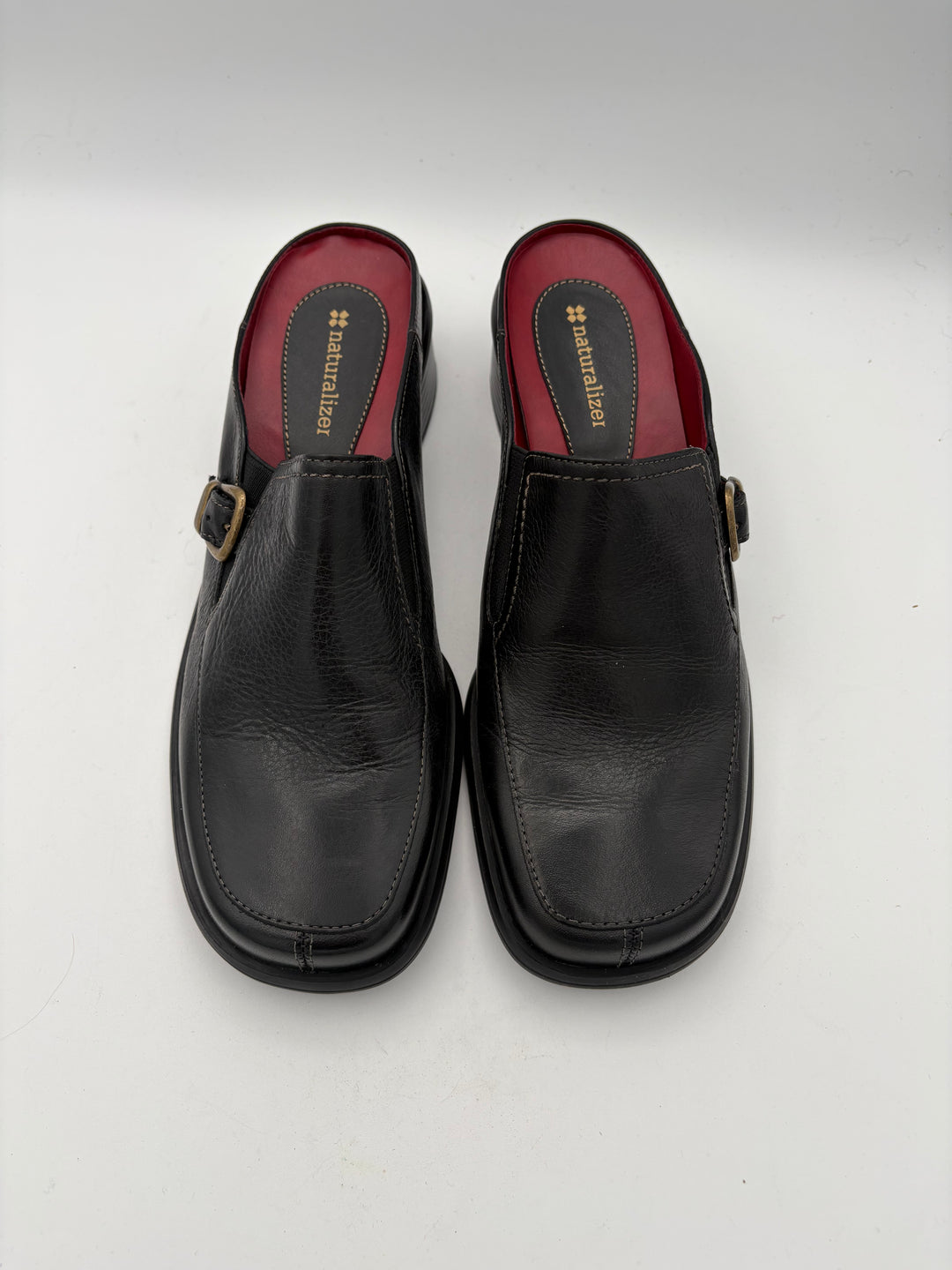 Women’s Naturalizer Size 8 Black Leather Heeled Loafers