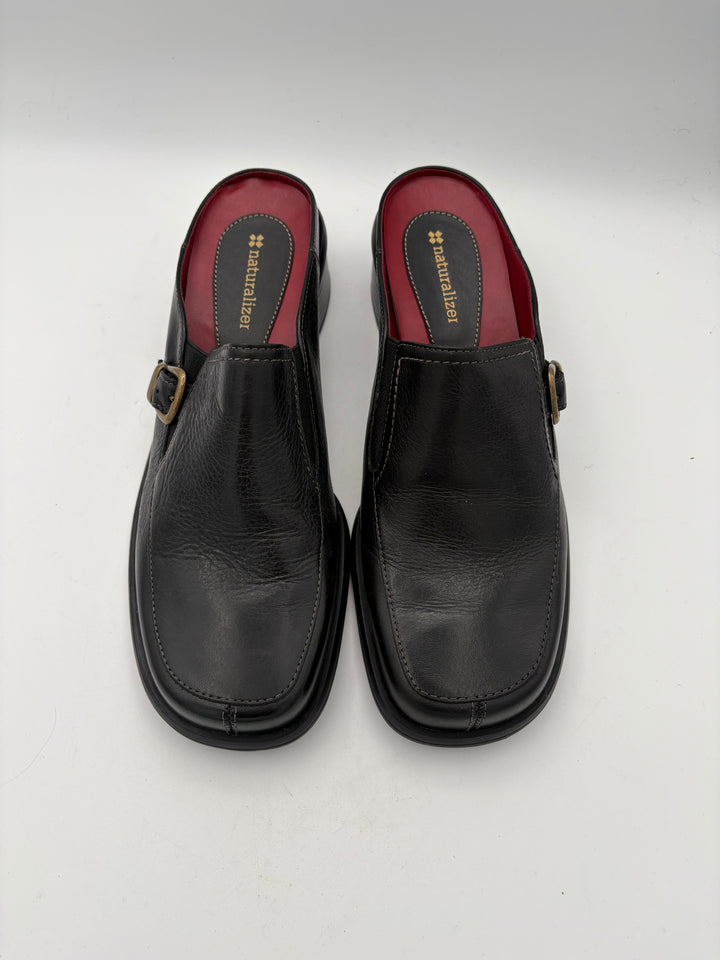 Women’s Naturalizer Size 8 Black Leather Heeled Loafers