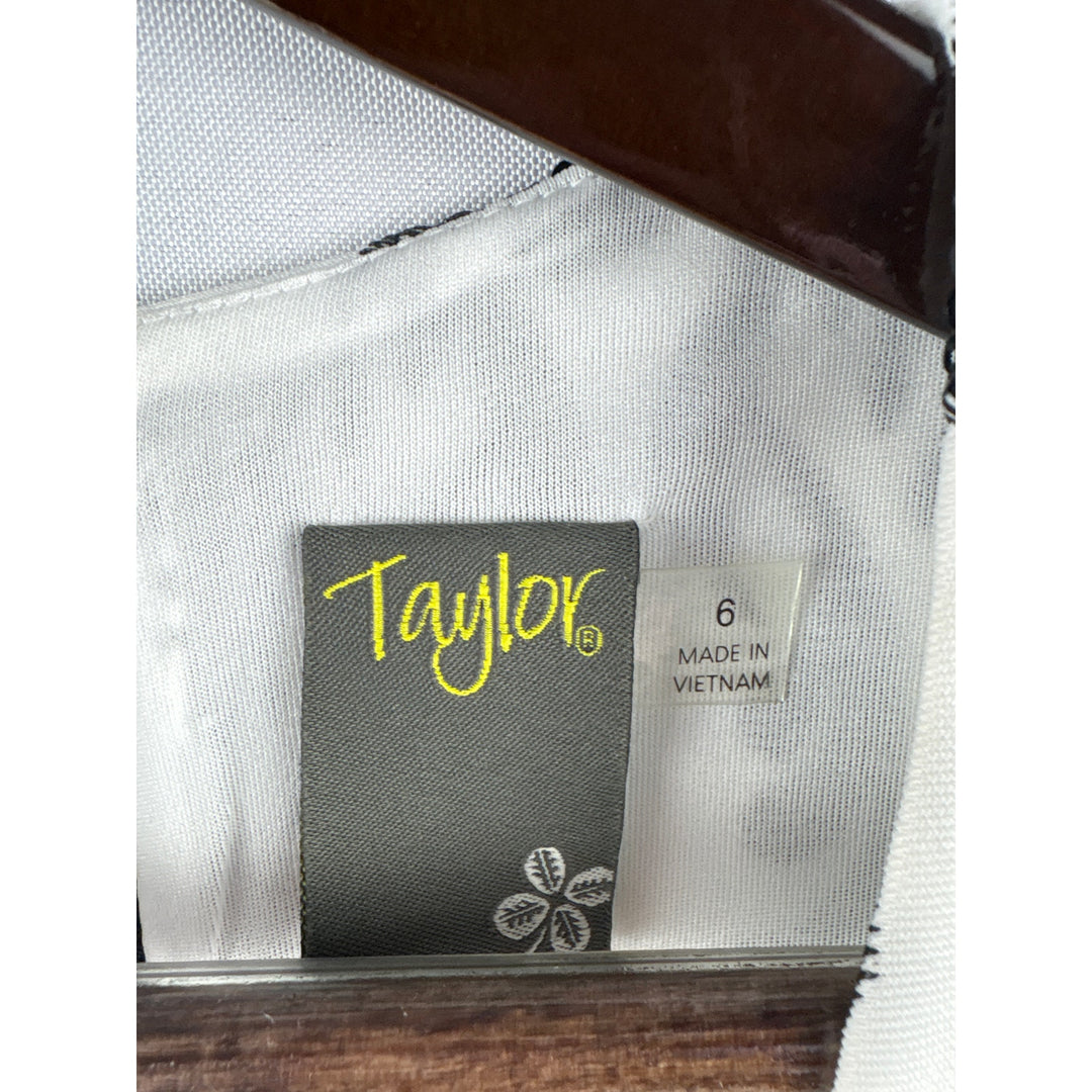 Women’s Taylor Size 6 White Dress w/ Black Floral Embroidery & Pockets