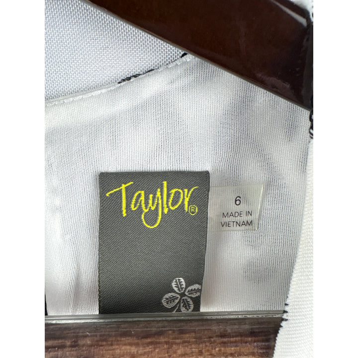 Women’s Taylor Size 6 White Dress w/ Black Floral Embroidery & Pockets