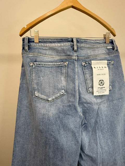 Risen Wide Leg Jeans (Light Wash, Distressed, 32” Inseam) Sz15/32 NWT
