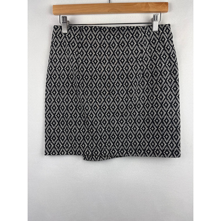 Women’s Hollister Medium Black &amp; White Abstract Patterned Asymmetrical Skirt