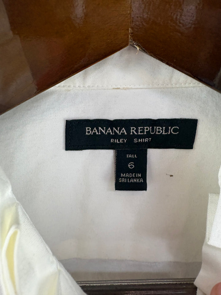 Women’s Banana Republic Size 6 White Button Up Blouse