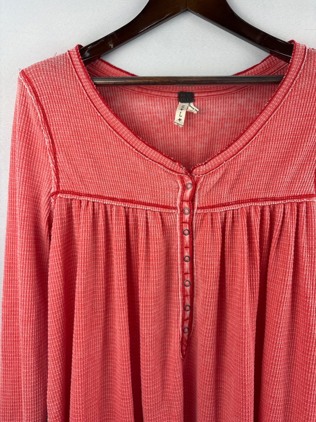 Women’s We the Free Large Faded Orange Henley Top