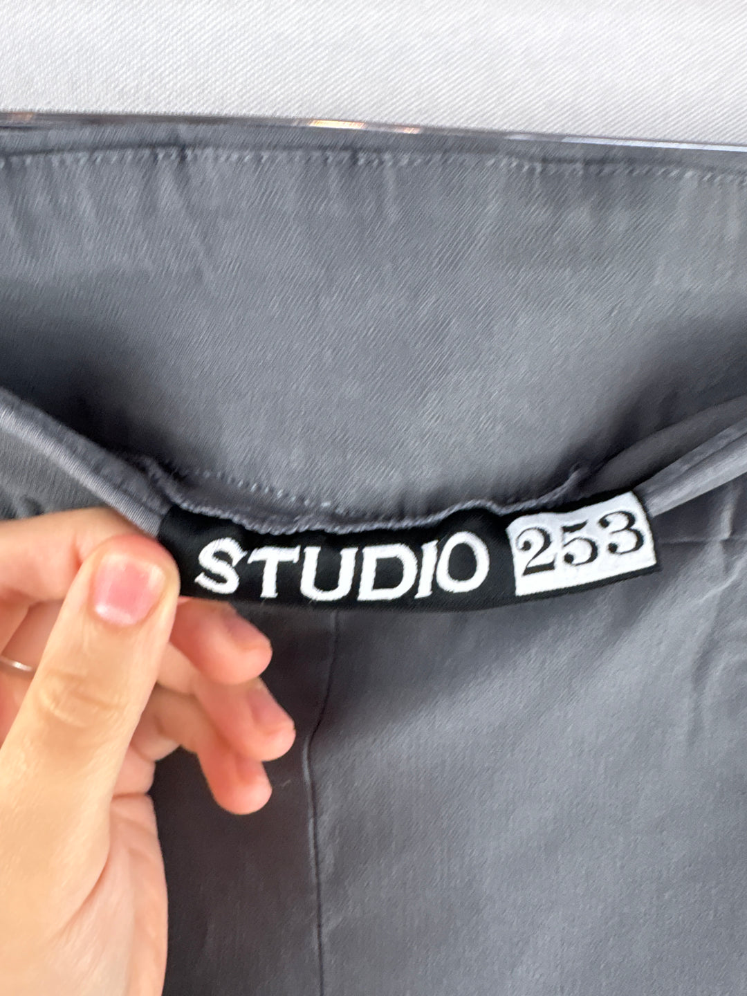 Women’s Studio 253 Large Light Gray Capri Pants