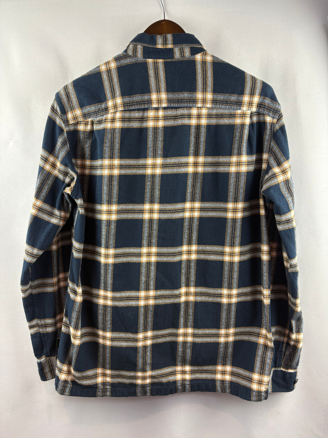 Men’s Patagonia Medium Navy Plaid Flannel Button Up