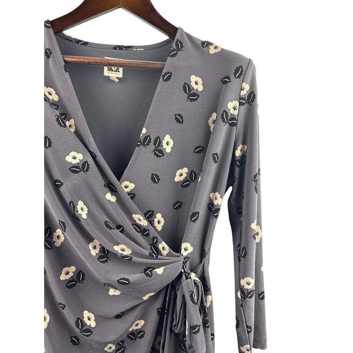 Women’s Anne Klein Medium Grey Floral Wrap Style Blouse
