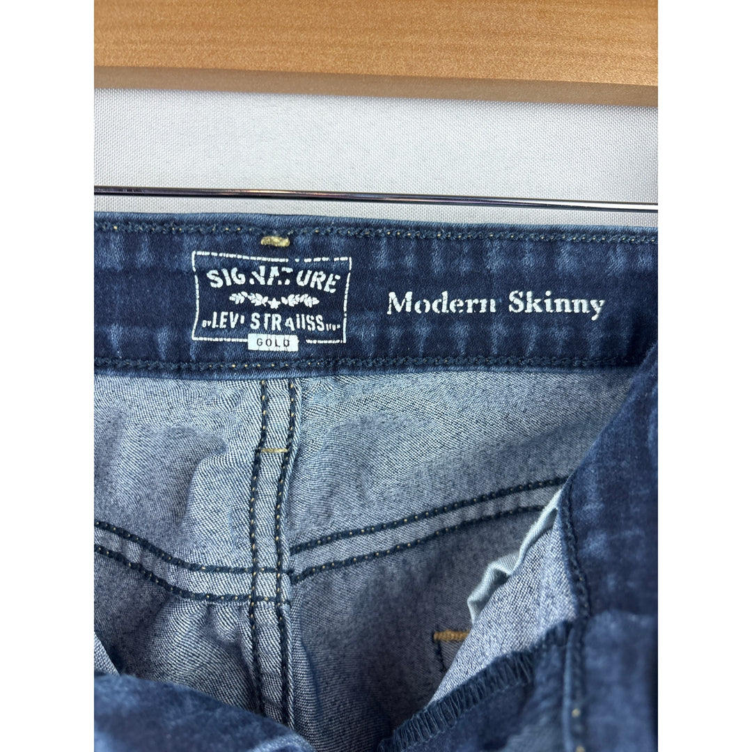 Women’s Levi’s Size 14 Dark Washed Blue Skinny Jeans