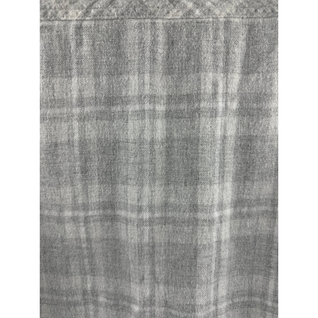 Men’s Rails Light Gray Plaid Button Down Size Medium