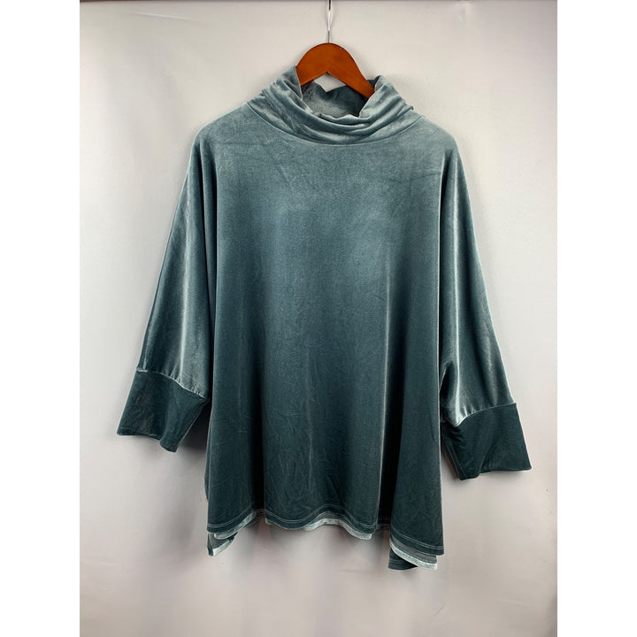 Women’s Wynne Layers Gray Velvet Pull Over Shirt Size 1X