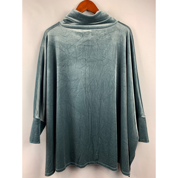 Women’s Wynne Layers Gray Velvet Pull Over Shirt Size 1X