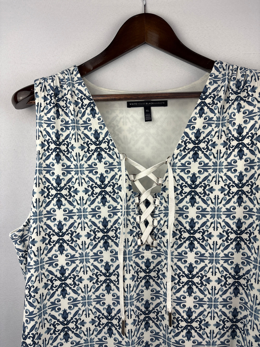 Women’s White House Black Market XL White Patterned Blouse