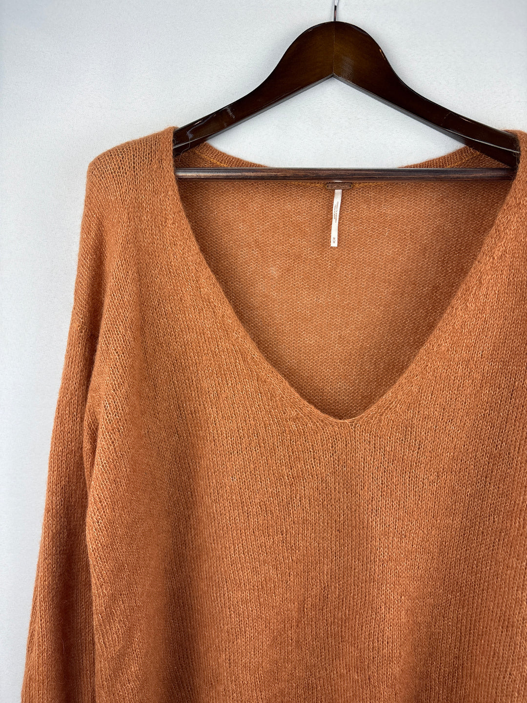 Women’s Free People Medium Tera-Cotta V-Neck Sweater